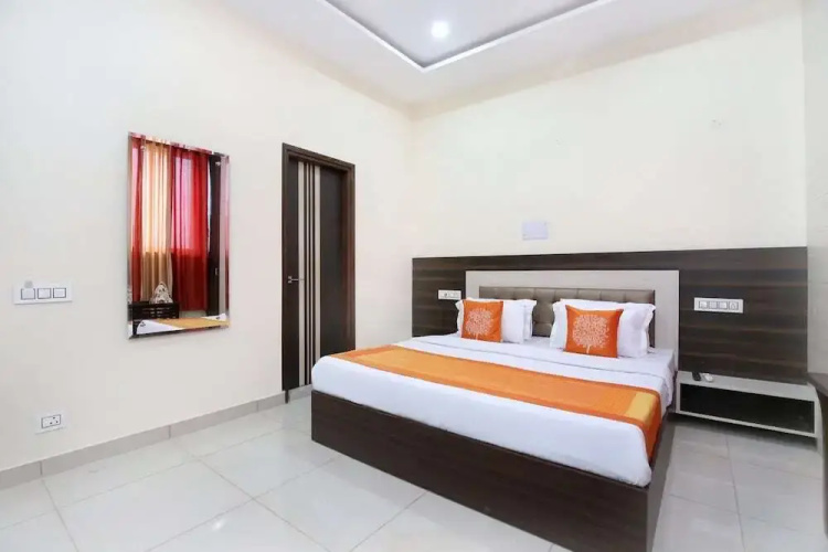 Hotel JB 2 by OYO Rooms