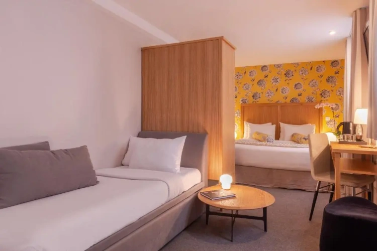 Standard Triple room