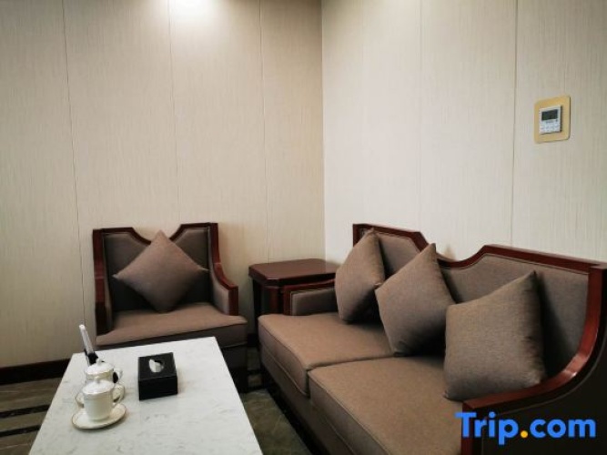 Deluxe Suite