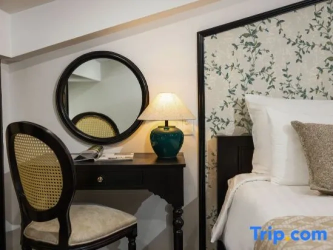 Deluxe Double Attic room