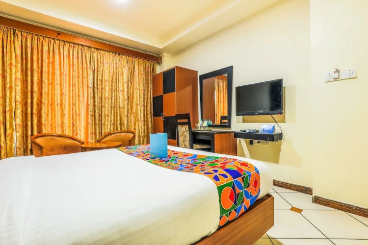 FabHotel Welcare Emerald