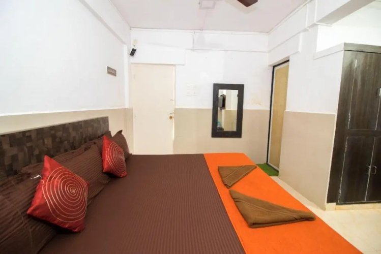 Hotel Travellers Inn