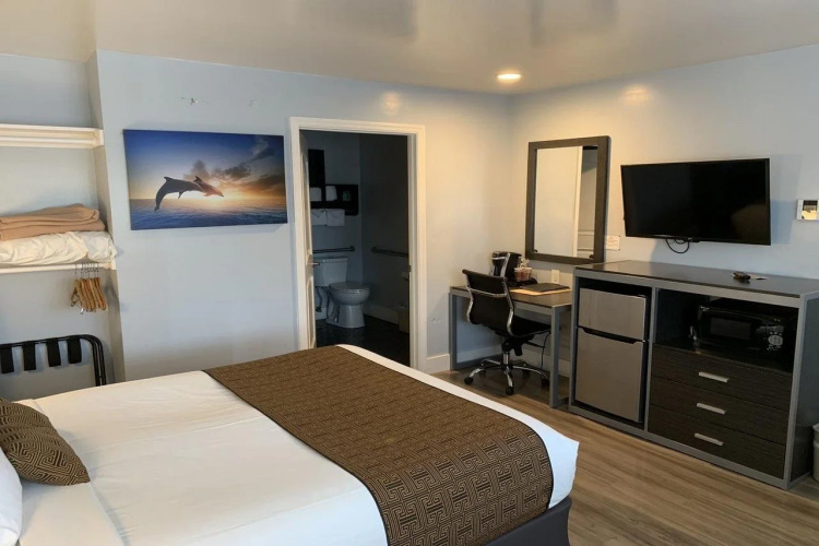 Pacific Inn