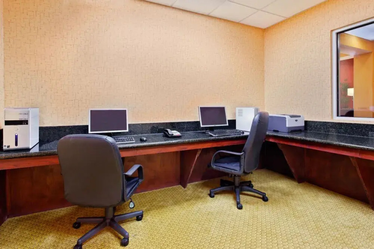 Holiday Inn Express & Suites Malvern, An Ihg