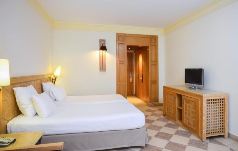 Superior (Beach Wing) Twin room Pool Side