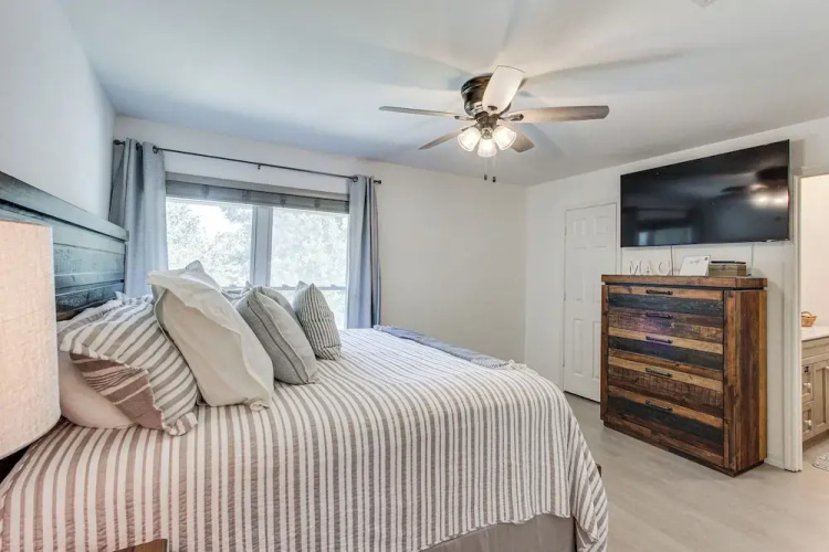 Inviting Home w/ Golf Course View in Diamondhead!