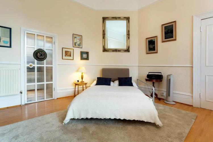 Veeve - Victorian Studio