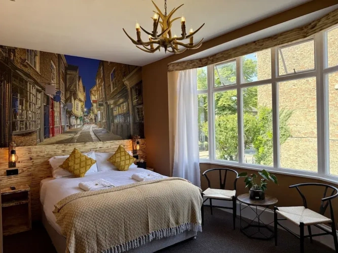 Deluxe Double room with city view