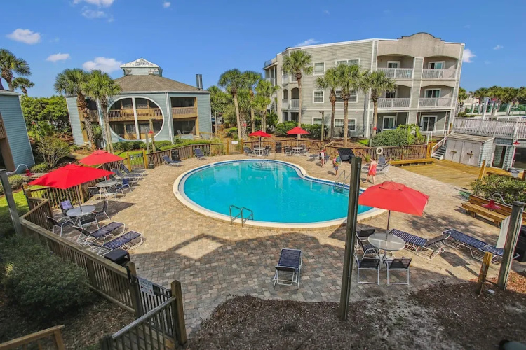 Seaside Haven Stylish Condo 3 Pools New Rental