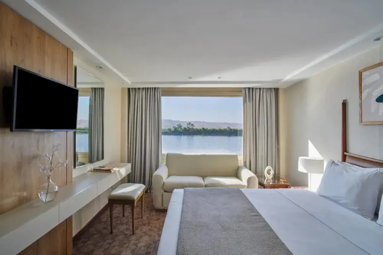 Mövenpick MS Royal Lotus