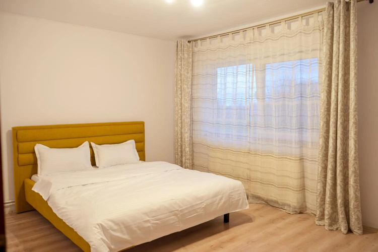 Lovely 2 bedroom, living and private bath apartment