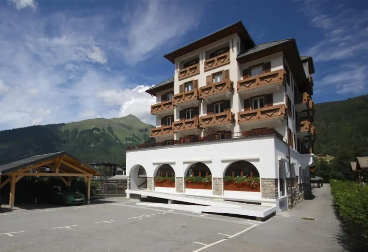 2 Bedrooms Apartment