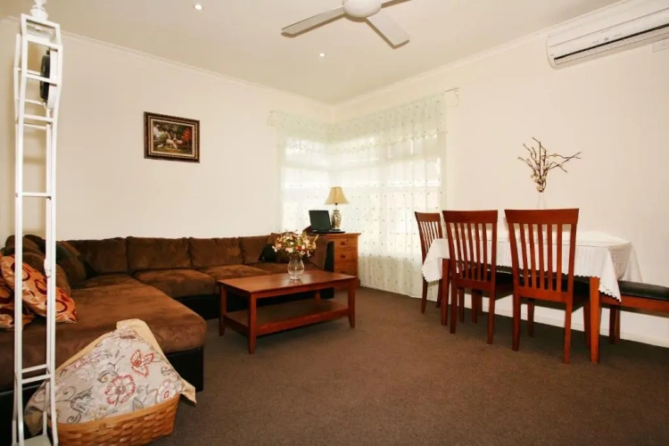 2 Bedrooms Cottage