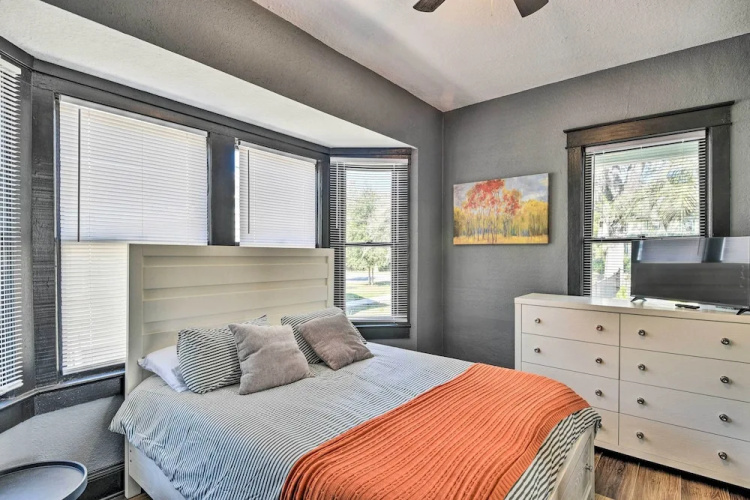 Downtown Deland Home: Walk to Stetson University!