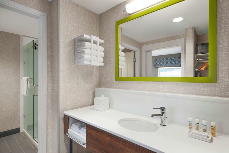Hampton Inn & Suites by Hilton Kelowna Airport photo 9