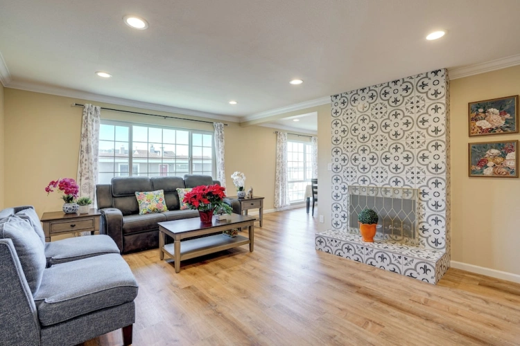4 Bedrooms Cottage