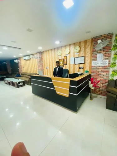 Hotel Paras R Inn