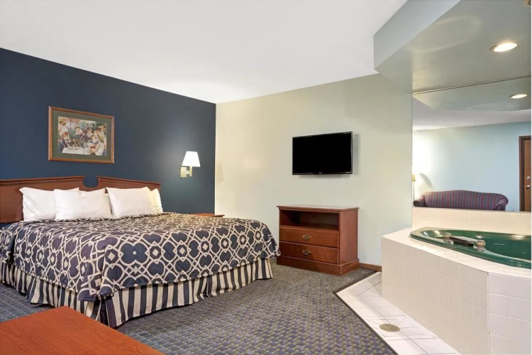 Super 8 by Wyndham Hudson