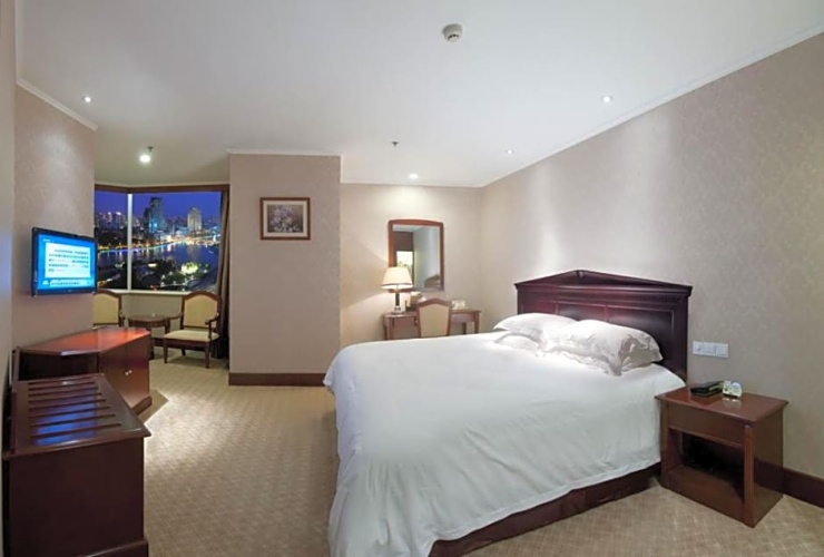Standard Twin room with lake view