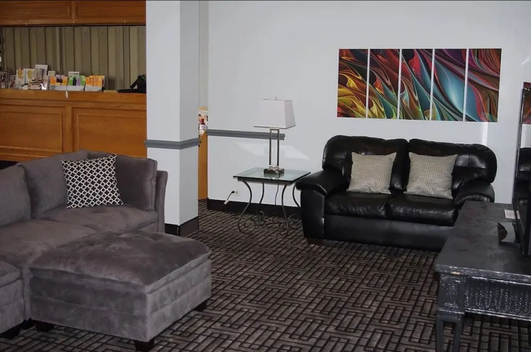 Clive Hotel & Suites
