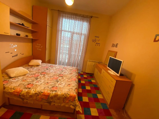 Fantastic 2 Bedroom Apartment - Top Center