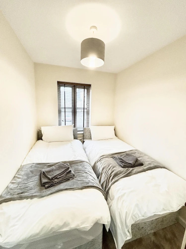 Remarkable 3-bed House in Reading