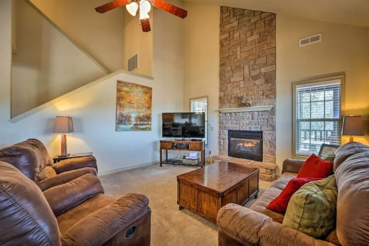 Branson West Golf Getaway w/ Pool Access!