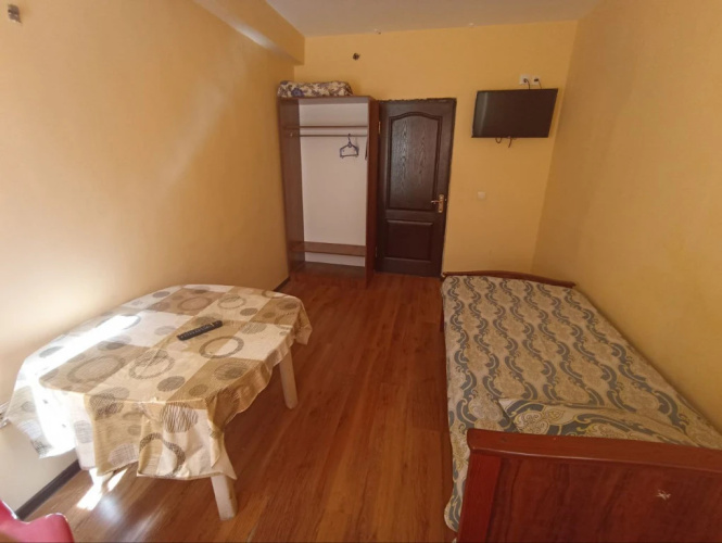Hostel 27