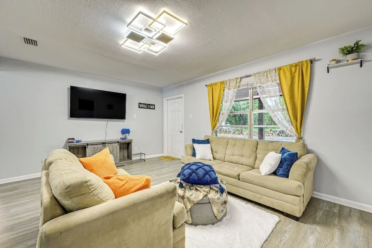 4 Bedrooms Cottage