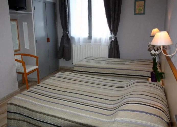 Standard Triple room