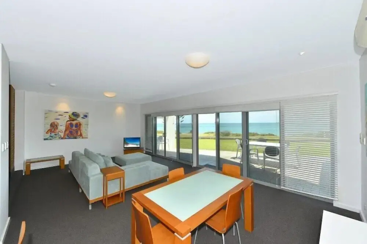 Seaside Villa 10.1