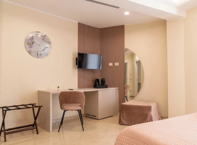 Classic Triple room with balcony and with city view