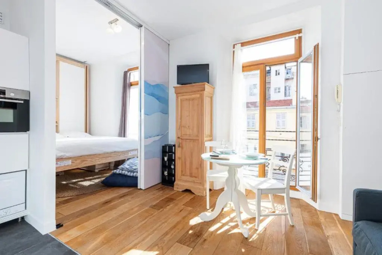 1 Bdr Downtown near Place Massena
