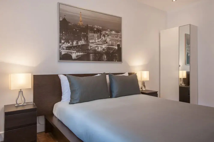 LMVR - LuxApt 3 - 7 bedrooms 2 bathrooms