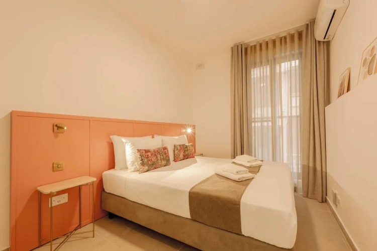 2 Bedrooms Comfort Apartment with balcony and with bay view