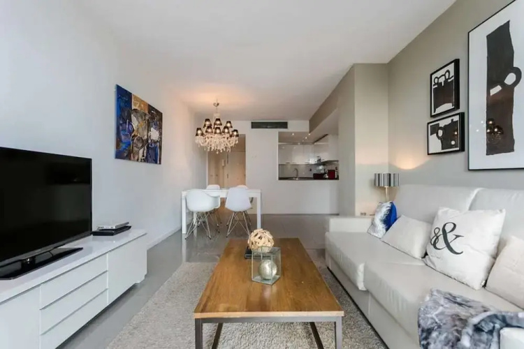 Stylish 2bed/2bath With Swimming Pool