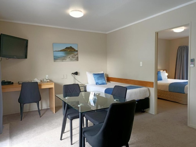1 Bedroom Deluxe Suite