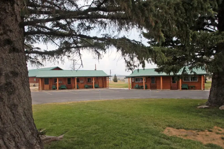 Sportsman’s Lodge