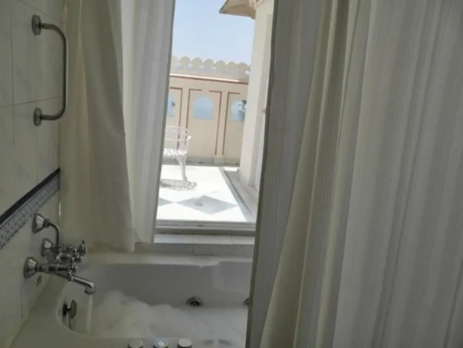 Suite with balcony and with lake view