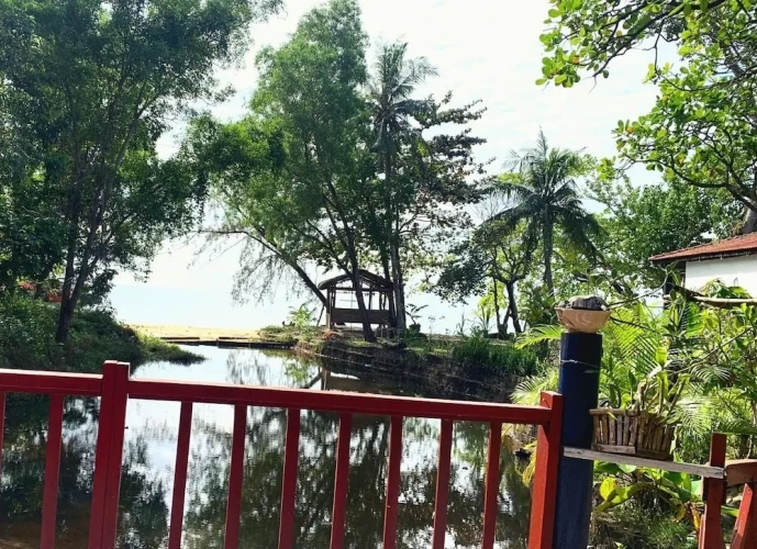 Cottage with balcony and with river view