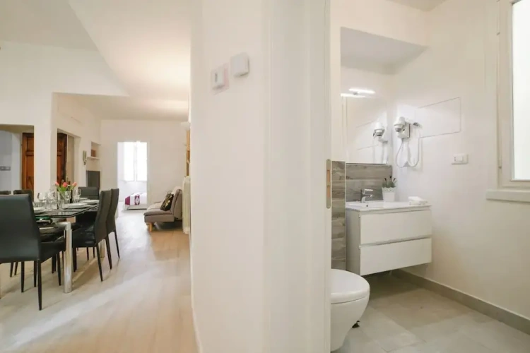 3 Bedrooms Apartment