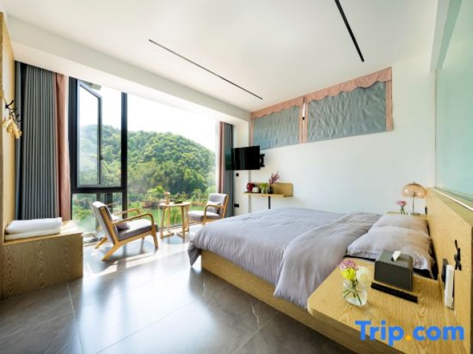 Standard Double room with lake view