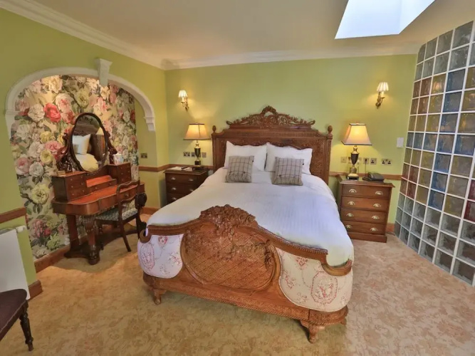 Lynnfield Hotel