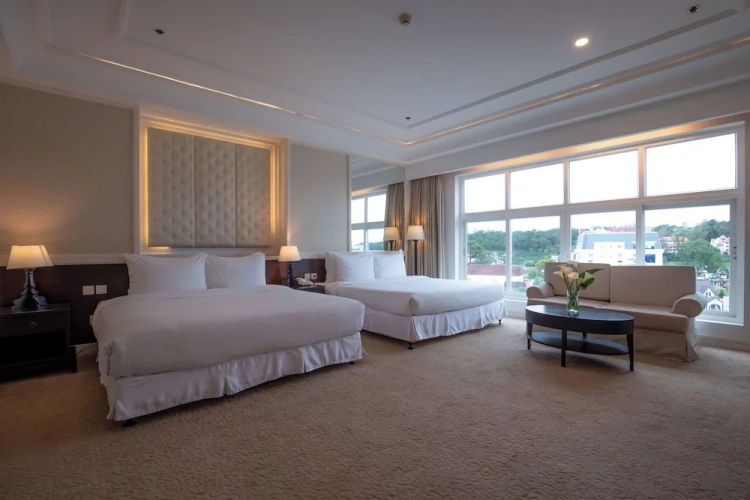 Standard Quadruple room with city view