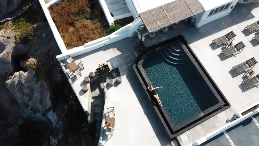 Almyra Oia Suites