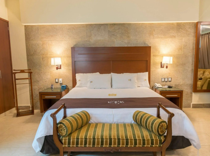 Hotel Ecce Inn & Spa