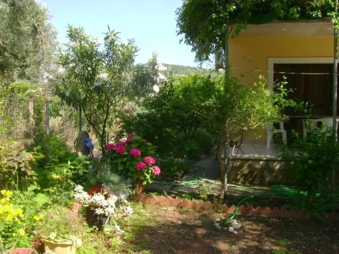 2 Bedrooms Cottage