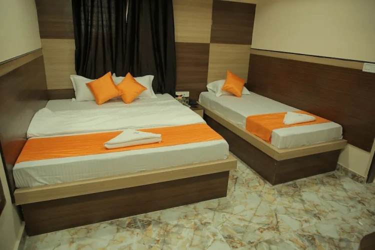 Standard Triple room