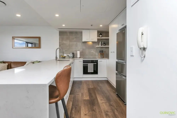 QV Modern Upscale Apartment - 1012