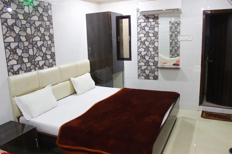 Standard Triple room